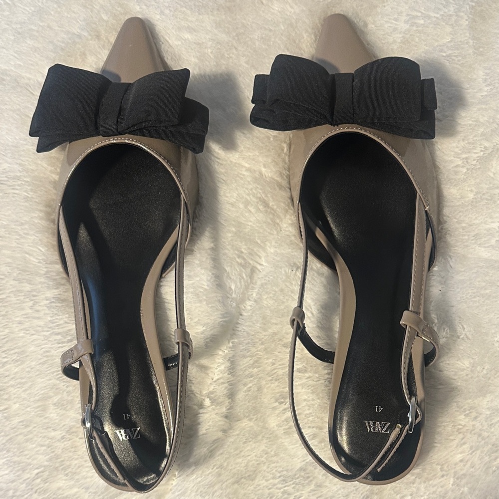Zara Women's Tan and Black Bow Kitten Heels